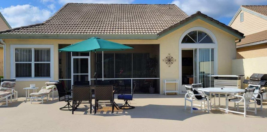 Casa en Stuart, Florida 3 dormitorios, 181.25 m2 № 1092656