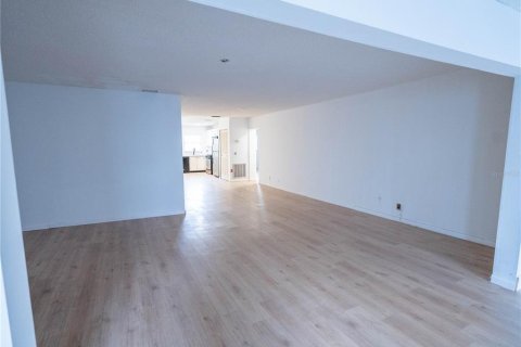 Condo in Winter Haven, Florida, 2 bedrooms  № 1553368 - photo 13