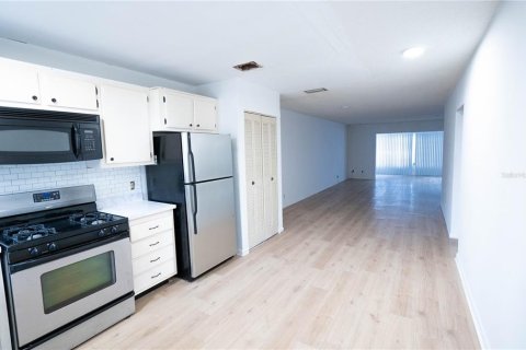 Condo in Winter Haven, Florida, 2 bedrooms  № 1553368 - photo 2
