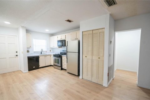 Condo in Winter Haven, Florida, 2 bedrooms  № 1553368 - photo 4