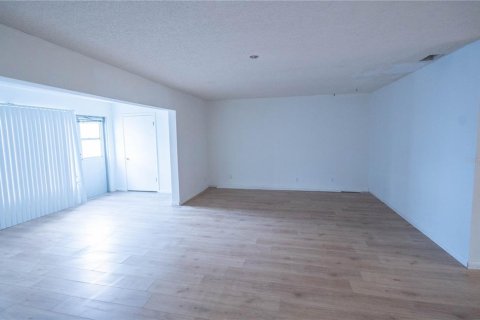 Condo in Winter Haven, Florida, 2 bedrooms  № 1553368 - photo 12