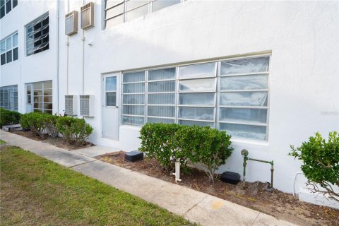 Condo in Winter Haven, Florida, 2 bedrooms  № 1553368 - photo 6