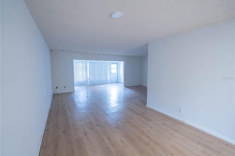 Condo in Winter Haven, Florida, 2 bedrooms  № 1553368 - photo 11