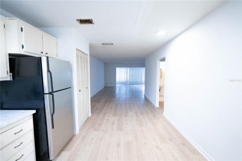 Condo in Winter Haven, Florida, 2 bedrooms  № 1553368 - photo 5