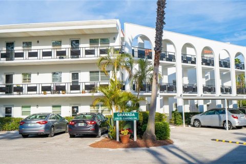 Condo in Winter Haven, Florida, 2 bedrooms  № 1553368 - photo 1