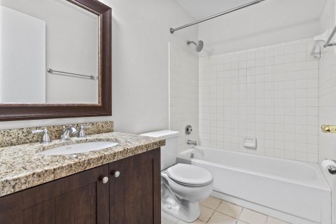 Townhouse in Boca Raton, Florida 2 bedrooms, 122.91 sq.m. № 2392656 - photo 17