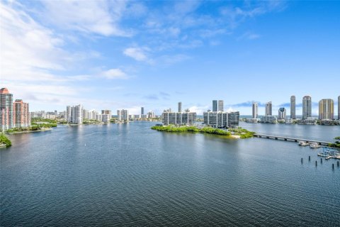 Condo in Aventura, Florida, 3 bedrooms  № 1953982 - photo 18