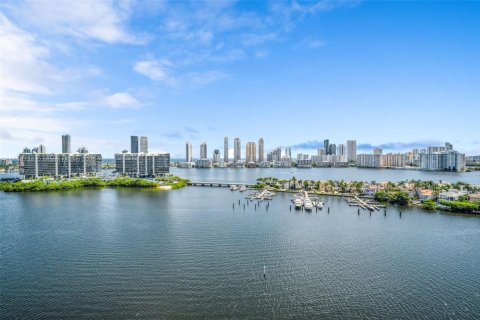 Condo in Aventura, Florida, 3 bedrooms  № 1953982 - photo 19