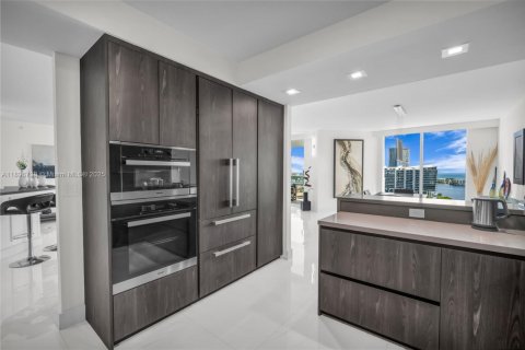 Condo in Aventura, Florida, 3 bedrooms  № 1953982 - photo 25