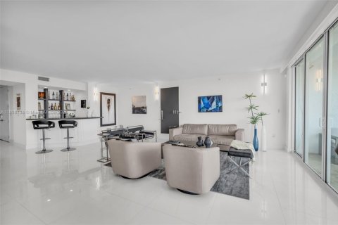 Condo in Aventura, Florida, 3 bedrooms  № 1953982 - photo 15