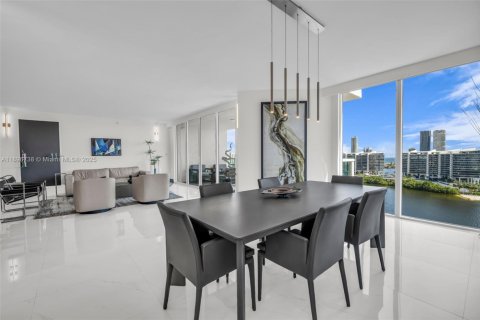 Condo in Aventura, Florida, 3 bedrooms  № 1953982 - photo 21