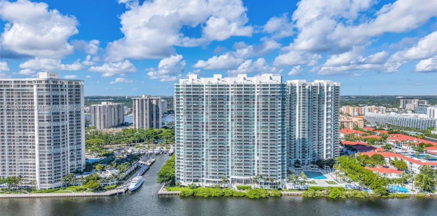 Condo in Aventura, Florida, 3 bedrooms  № 1953982