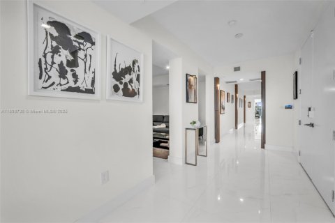 Condo in Aventura, Florida, 3 bedrooms  № 1953982 - photo 7