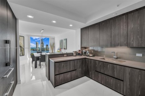 Condo in Aventura, Florida, 3 bedrooms  № 1953982 - photo 24