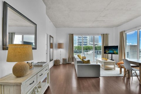 Condominio en alquiler en Miami, Florida, 2 dormitorios, 100.15 m2 № 1975758 - foto 11