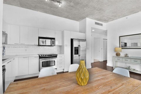 Condominio en alquiler en Miami, Florida, 2 dormitorios, 100.15 m2 № 1975758 - foto 16