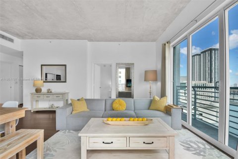 Condominio en alquiler en Miami, Florida, 2 dormitorios, 100.15 m2 № 1975758 - foto 9