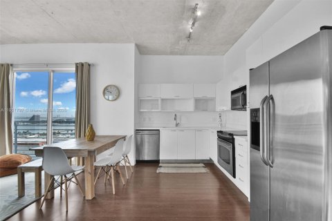 Condominio en alquiler en Miami, Florida, 2 dormitorios, 100.15 m2 № 1975758 - foto 12
