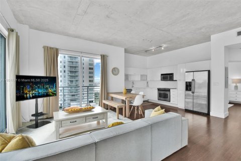 Condominio en alquiler en Miami, Florida, 2 dormitorios, 100.15 m2 № 1975758 - foto 3