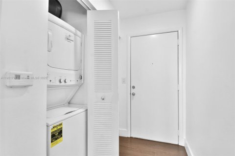 Condominio en alquiler en Miami, Florida, 2 dormitorios, 100.15 m2 № 1975758 - foto 18