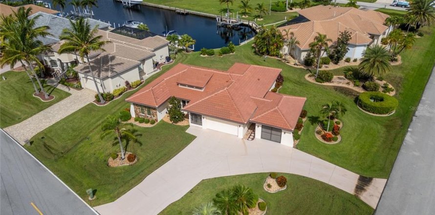 House in Punta Gorda, Florida 3 bedrooms, 182.74 sq.m. № 1904245