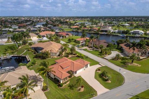 House in Punta Gorda, Florida 3 bedrooms, 182.74 sq.m. № 1904245 - photo 18