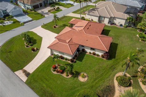 House in Punta Gorda, Florida 3 bedrooms, 182.74 sq.m. № 1904245 - photo 13
