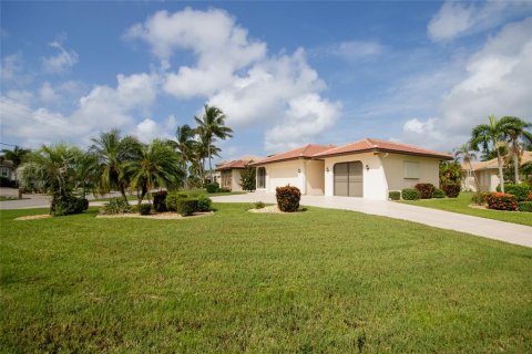 House in Punta Gorda, Florida 3 bedrooms, 182.74 sq.m. № 1904245 - photo 22