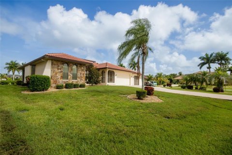House in Punta Gorda, Florida 3 bedrooms, 182.74 sq.m. № 1904245 - photo 23