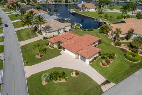 House in Punta Gorda, Florida 3 bedrooms, 182.74 sq.m. № 1904245 - photo 15