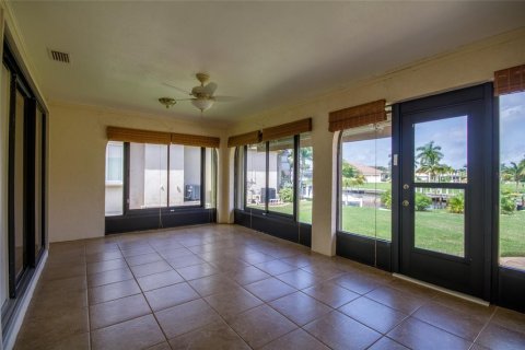 House in Punta Gorda, Florida 3 bedrooms, 182.74 sq.m. № 1904245 - photo 25