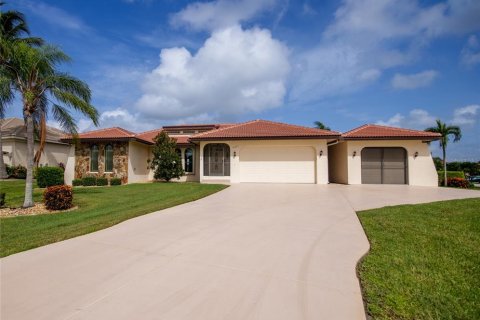 House in Punta Gorda, Florida 3 bedrooms, 182.74 sq.m. № 1904245 - photo 21