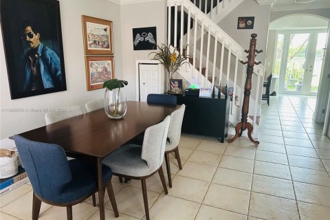 Снять в аренду таунхаус в Дорал, Флорида 3 спальни, 125.42м2, № 1941919 - фото 6