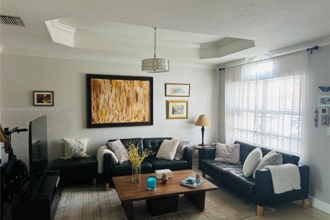 Снять в аренду таунхаус в Дорал, Флорида 3 спальни, 125.42м2, № 1941919 - фото 5