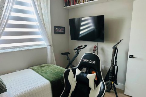 Снять в аренду таунхаус в Дорал, Флорида 3 спальни, 125.42м2, № 1941919 - фото 25