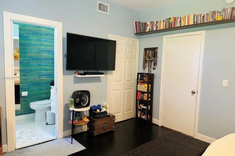 Снять в аренду таунхаус в Дорал, Флорида 3 спальни, 125.42м2, № 1941919 - фото 19