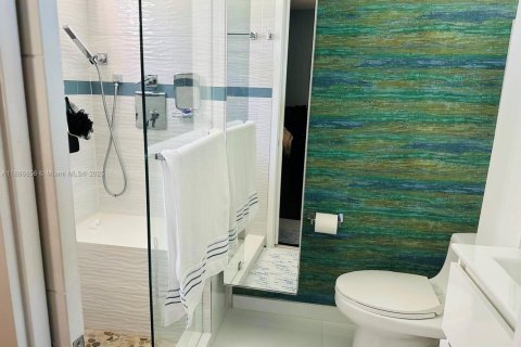 Снять в аренду таунхаус в Дорал, Флорида 3 спальни, 125.42м2, № 1941919 - фото 20