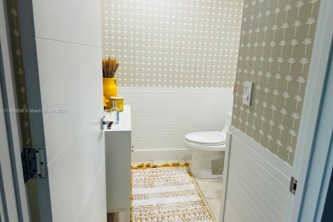 Снять в аренду таунхаус в Дорал, Флорида 3 спальни, 125.42м2, № 1941919 - фото 8