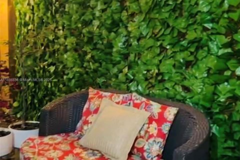 Снять в аренду таунхаус в Дорал, Флорида 3 спальни, 125.42м2, № 1941919 - фото 17