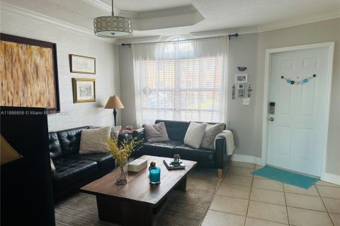 Снять в аренду таунхаус в Дорал, Флорида 3 спальни, 125.42м2, № 1941919 - фото 4