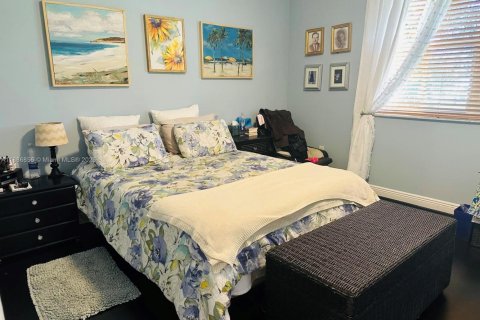 Снять в аренду таунхаус в Дорал, Флорида 3 спальни, 125.42м2, № 1941919 - фото 18