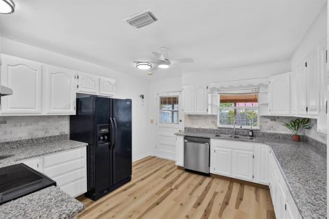 Купить виллу или дом в Деланд, Флорида 3 комнаты, 167.22м2, № 2287630 - фото 15