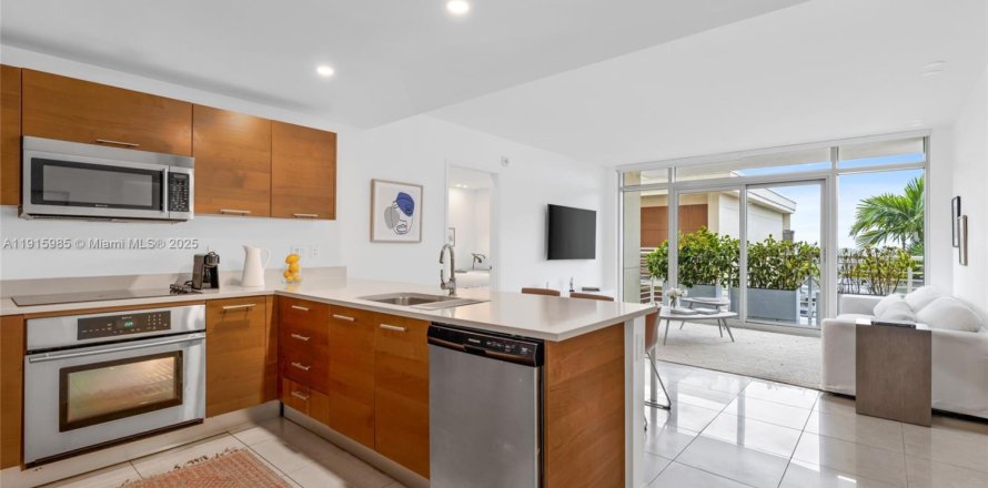 Кондоминиум с 2 спальнями в Майами, Флорида № 1970640