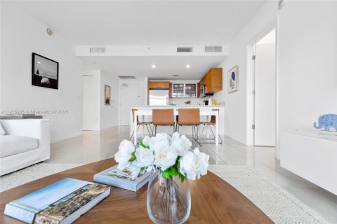 Купить кондоминиум в Майами, Флорида 2 спальни, 100.52м2, № 1970640 - фото 11