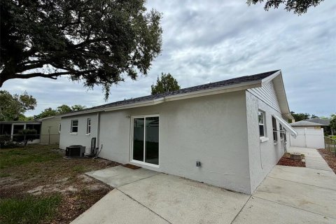 House in Saint Petersburg, Florida 3 bedrooms, 135.17 sq.m. № 2110684 - photo 26