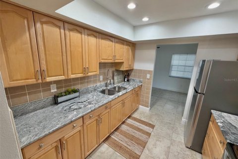 House in Saint Petersburg, Florida 3 bedrooms, 135.17 sq.m. № 2110684 - photo 7