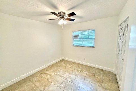House in Saint Petersburg, Florida 3 bedrooms, 135.17 sq.m. № 2110684 - photo 16