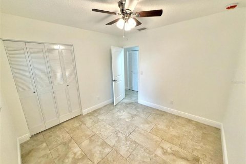 House in Saint Petersburg, Florida 3 bedrooms, 135.17 sq.m. № 2110684 - photo 17