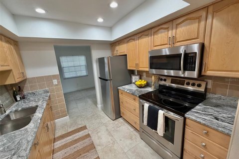 House in Saint Petersburg, Florida 3 bedrooms, 135.17 sq.m. № 2110684 - photo 6