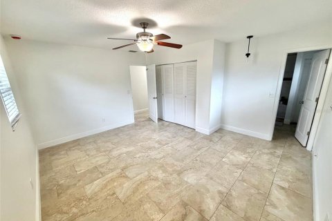 House in Saint Petersburg, Florida 3 bedrooms, 135.17 sq.m. № 2110684 - photo 13